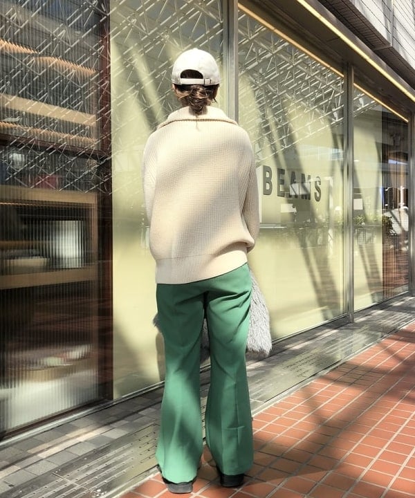 山本 留奈さんの「BEAMS WOMEN｜BEAMS BOY / 樹脂 パール ロング ネックレス」を使ったコーディネート