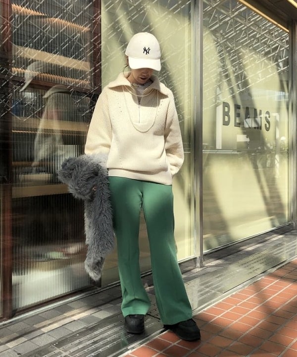 山本 留奈さんの「BEAMS WOMEN｜BEAMS BOY / 樹脂 パール ロング ネックレス」を使ったコーディネート