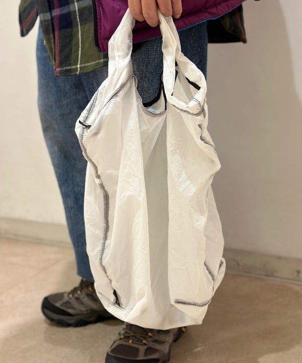 佐々木 優さんの「BEAMS WOMEN｜GRANITE GEAR / AIR GROCERY BAG エコバッグ」を使ったコーディネート
