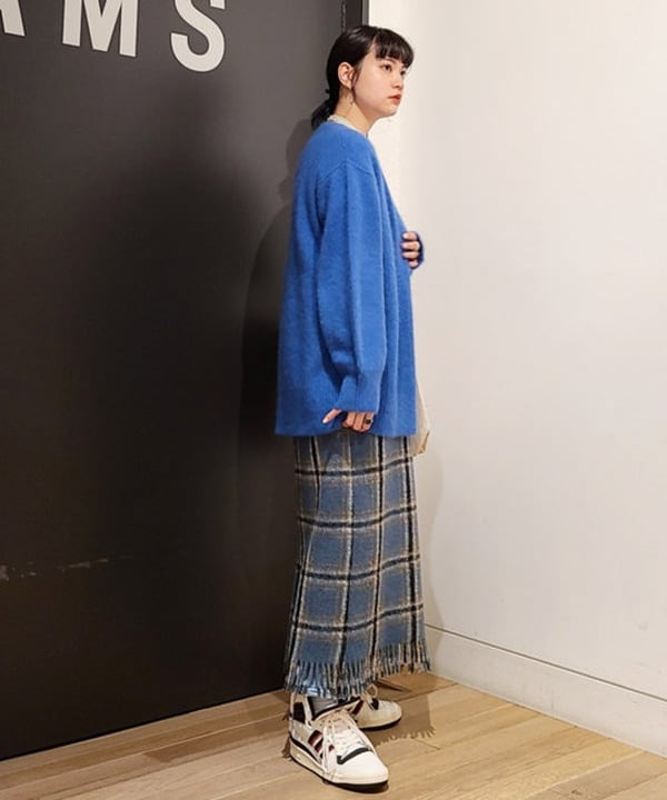 saori KATOさんの「BEAMS WOMEN｜RED CARD TOKYO / Anniversary Slim テーパード デニムパンツ」を使ったコーディネート