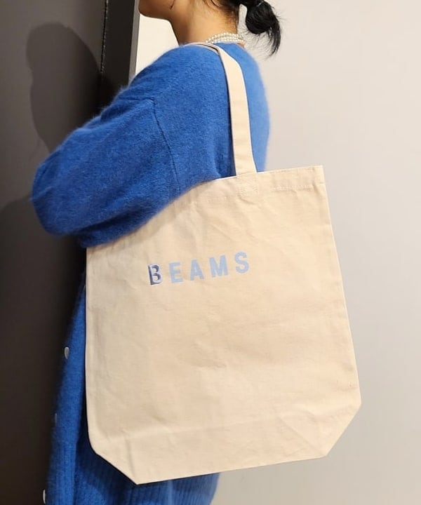 saori KATOさんの「BEAMS WOMEN｜RED CARD TOKYO / Anniversary Slim テーパード デニムパンツ」を使ったコーディネート