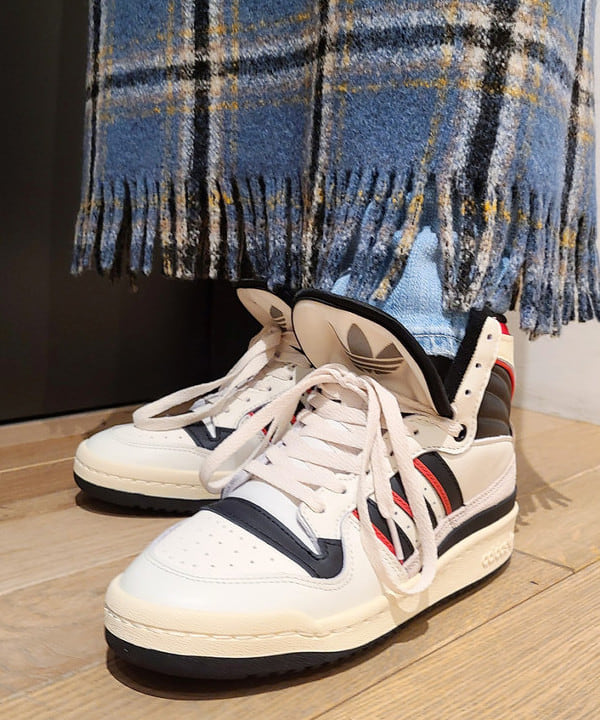 saori KATOさんの「BEAMS WOMEN｜RED CARD TOKYO / Anniversary Slim テーパード デニムパンツ」を使ったコーディネート