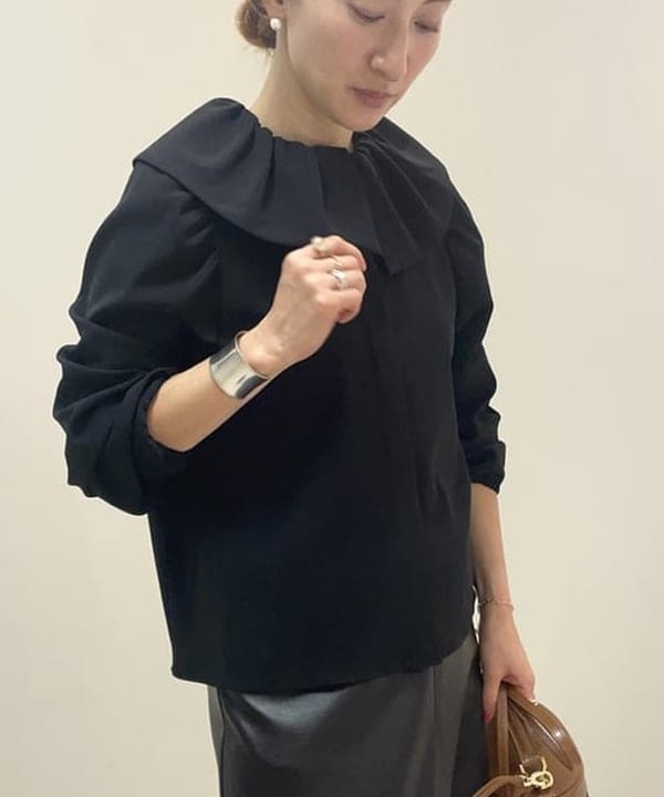 越智 里美さんの「BEAMS WOMEN｜CHRISTIAN VILLA / レザー バニティーバッグ」を使ったコーディネート