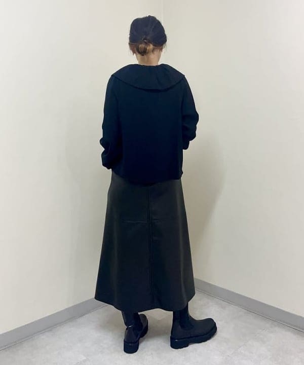 越智 里美さんの「BEAMS WOMEN｜CHRISTIAN VILLA / レザー バニティーバッグ」を使ったコーディネート