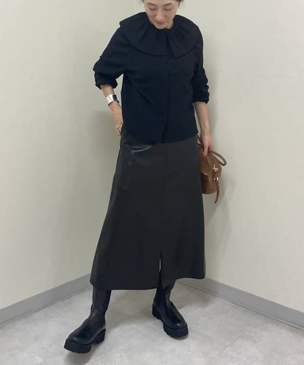 越智 里美さんの「BEAMS WOMEN｜CHRISTIAN VILLA / レザー バニティーバッグ」を使ったコーディネート