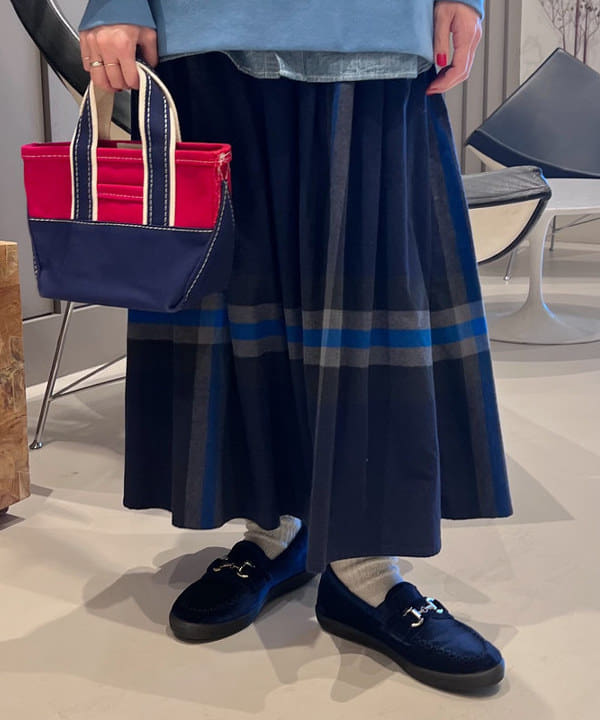 清水 彩乃さんの「BEAMS WOMEN｜【別注】BUZZ RICKSON'S / シャンブレー ロングスリーブ シャツ」を使ったコーディネート