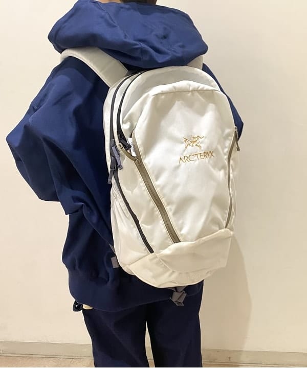 オカモト ミサキさんの「BEAMS WOMEN｜GOOD ROCK SPEED &times; BEAMS BOY / 別注 カレッジ クルー スウェット」を使ったコーディネート