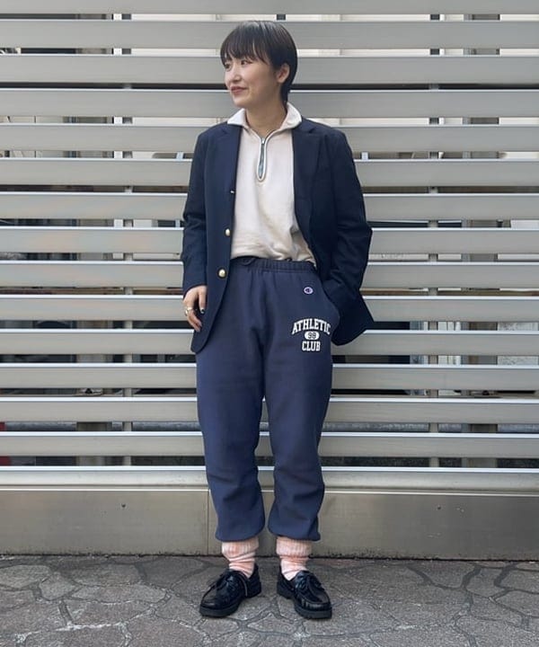 朱華さんの「BEAMS WOMEN｜BEAMS BOY / ポリエステル ウール 3ボタン ブレザー」を使ったコーディネート
