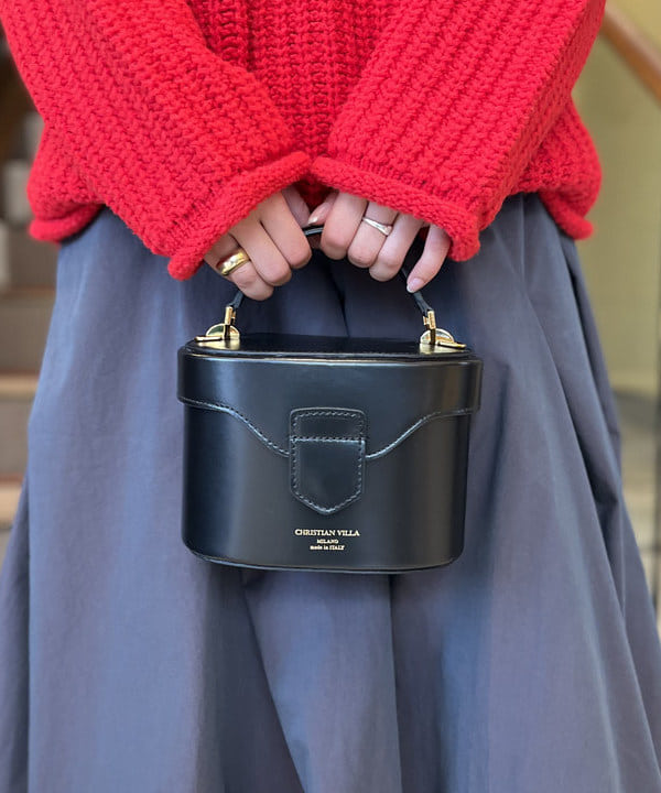 蒲原 捺美さんの「BEAMS WOMEN｜CHRISTIAN VILLA / レザー バニティーバッグ」を使ったコーディネート