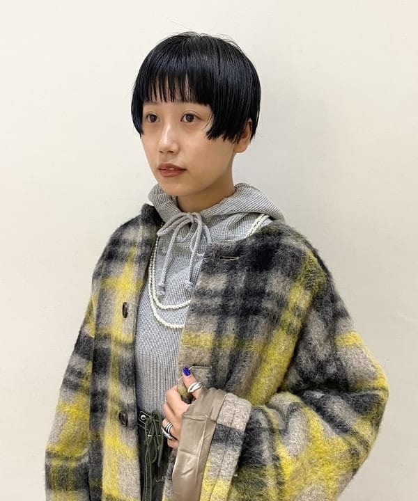 オカモト ミサキさんの「BEAMS WOMEN｜BEAMS BOY / 樹脂 パール ロング ネックレス」を使ったコーディネート