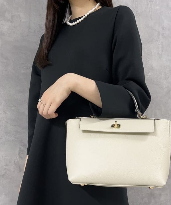 山田 千遥さんの「BEAMS WOMEN｜jour couture / Dimple.03 パールネックレス」を使ったコーディネート