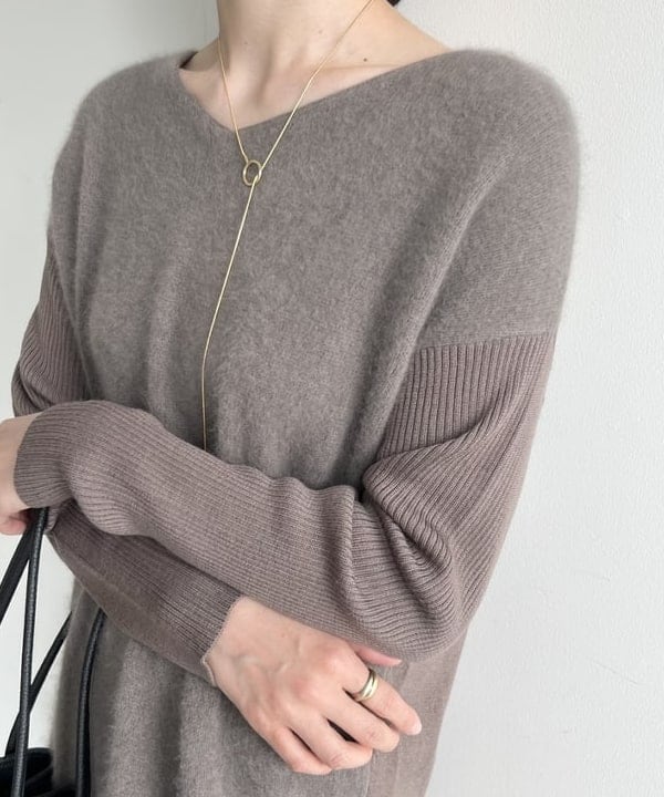 隈元 楓さんの「BEAMS WOMEN｜Demi-Luxe BEAMS / ガラスパール Y字 ネックレス」を使ったコーディネート