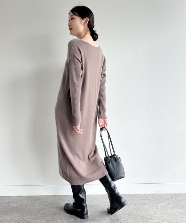 隈元 楓さんの「BEAMS WOMEN｜Demi-Luxe BEAMS / ガラスパール Y字 ネックレス」を使ったコーディネート