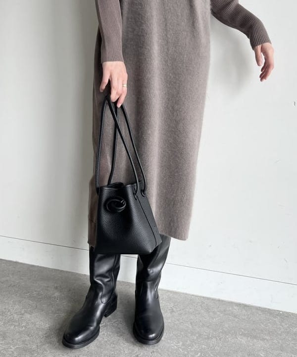 隈元 楓さんの「BEAMS WOMEN｜Demi-Luxe BEAMS / ガラスパール Y字 ネックレス」を使ったコーディネート