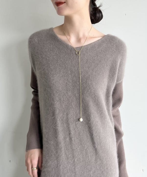 隈元 楓さんの「BEAMS WOMEN｜Demi-Luxe BEAMS / ガラスパール Y字 ネックレス」を使ったコーディネート