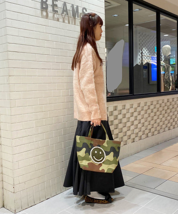 りかちょび/岸本梨佳さんの「BEAMS WOMEN｜ECODECO / カモフラ スマイル トートバッグ」を使ったコーディネート
