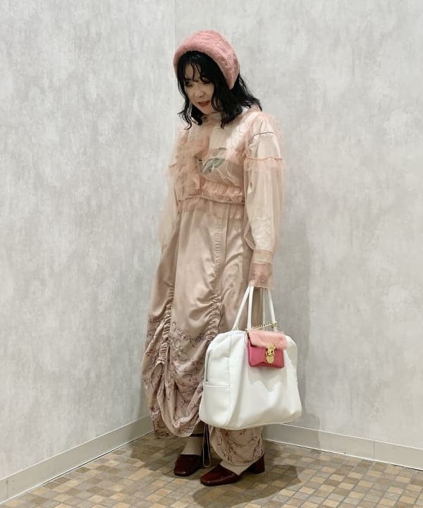 乙藤 侑里さんの「BEAMS WOMEN｜maturely / Embroidery Cut off Dress」を使ったコーディネート
