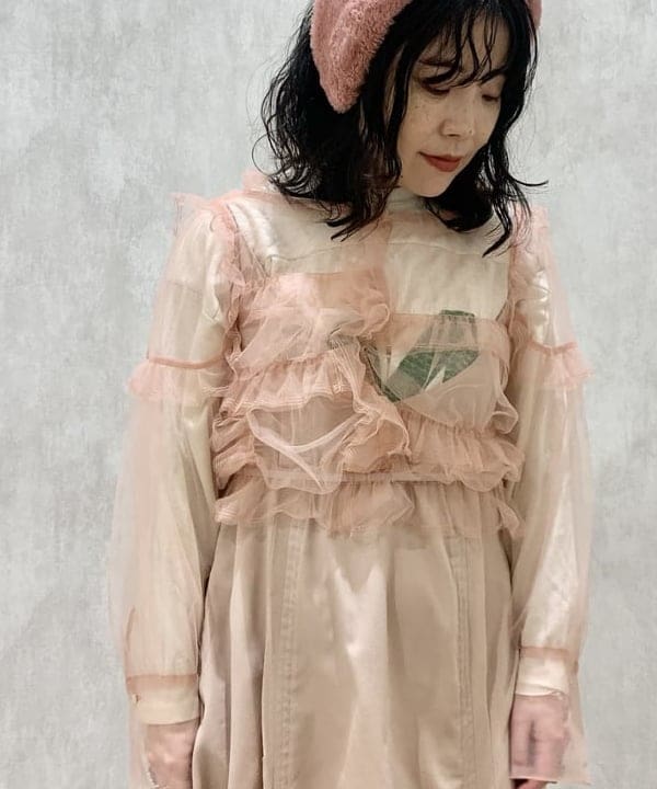 乙藤 侑里さんの「BEAMS WOMEN｜maturely / Embroidery Cut off Dress」を使ったコーディネート