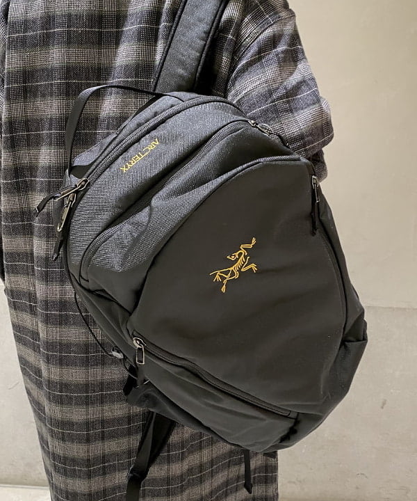 吉野 多恵さんの「BEAMS WOMEN｜【別注】BUZZ RICKSON'S / シャンブレー ロングスリーブ シャツ」を使ったコーディネート