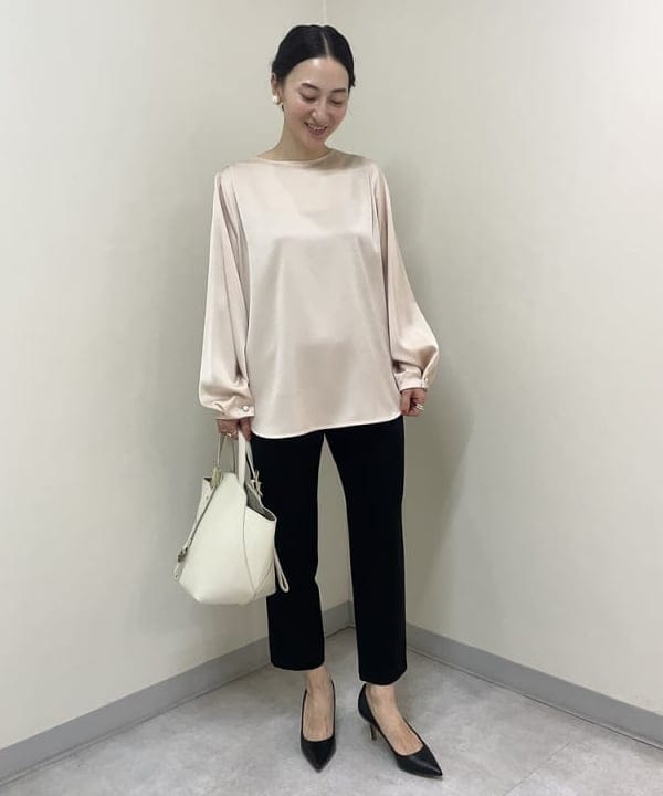 越智 里美さんの「BEAMS WOMEN｜トリアセ 1タック パンツ＊」を使ったコーディネート