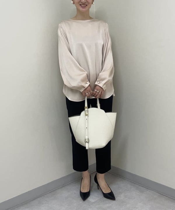 越智 里美さんの「BEAMS WOMEN｜トリアセ 1タック パンツ＊」を使ったコーディネート