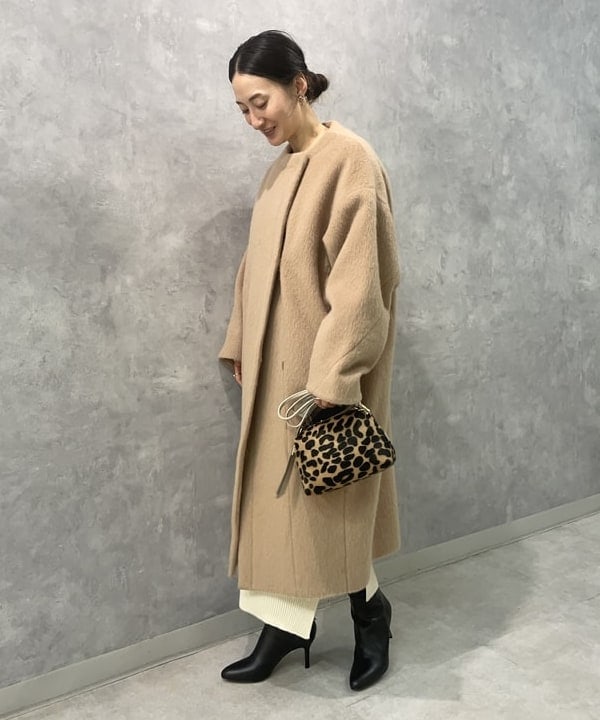 越智 里美さんの「BEAMS WOMEN｜Demi-Luxe BEAMS / ノーカラー シャギーコート」を使ったコーディネート