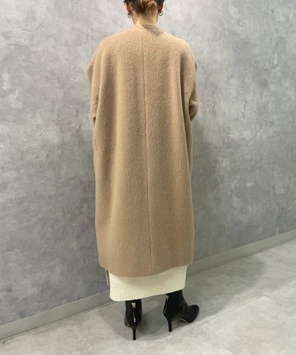 越智 里美さんの「BEAMS WOMEN｜Demi-Luxe BEAMS / ノーカラー シャギーコート」を使ったコーディネート