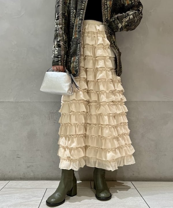 中丸　栞さんの「BEAMS WOMEN｜GIANNI CHIARINI / メタリック ALIFA レザーショルダーバッグ S」を使ったコーディネート