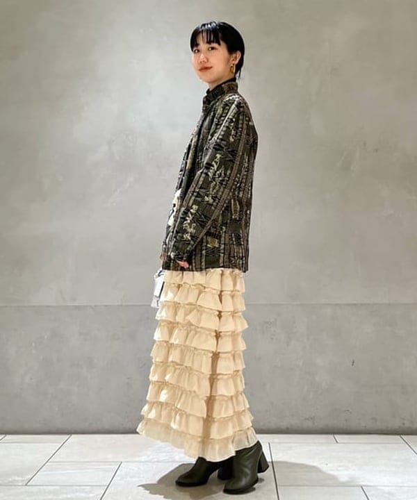 中丸　栞さんの「BEAMS WOMEN｜GIANNI CHIARINI / メタリック ALIFA レザーショルダーバッグ S」を使ったコーディネート