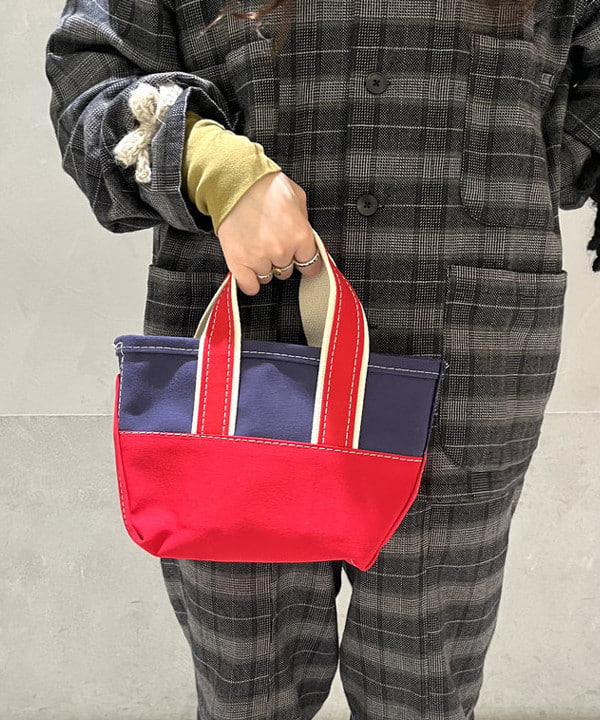 カスタニ モモノさんの「BEAMS WOMEN｜L.L.Bean × BEAMS PLUS ＆ BEAMS BOY / Deep Bottom Deluxe Boat and Tote Mini」を使ったコーディネート