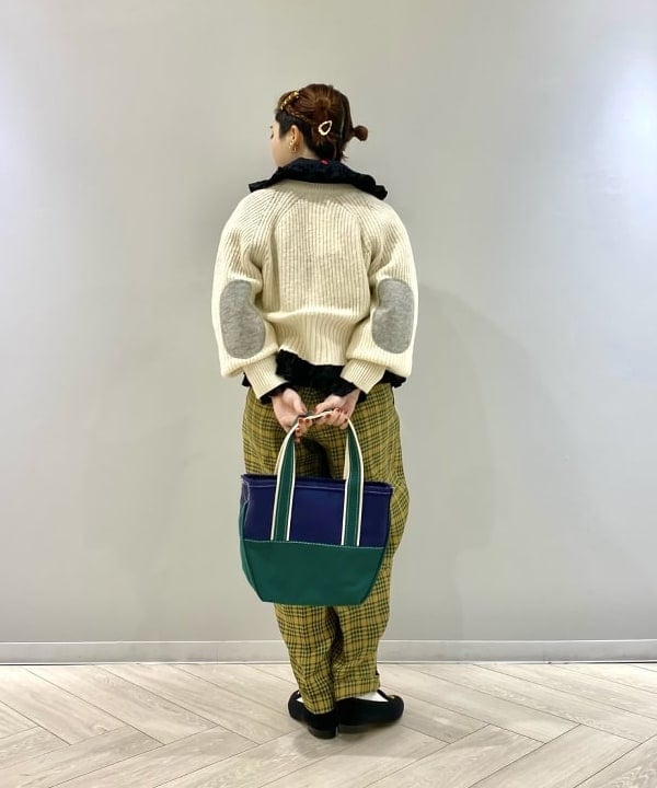 吉野 多恵さんの「BEAMS WOMEN｜L.L.Bean / Deep Bottom Deluxe Boat and Tote S」を使ったコーディネート
