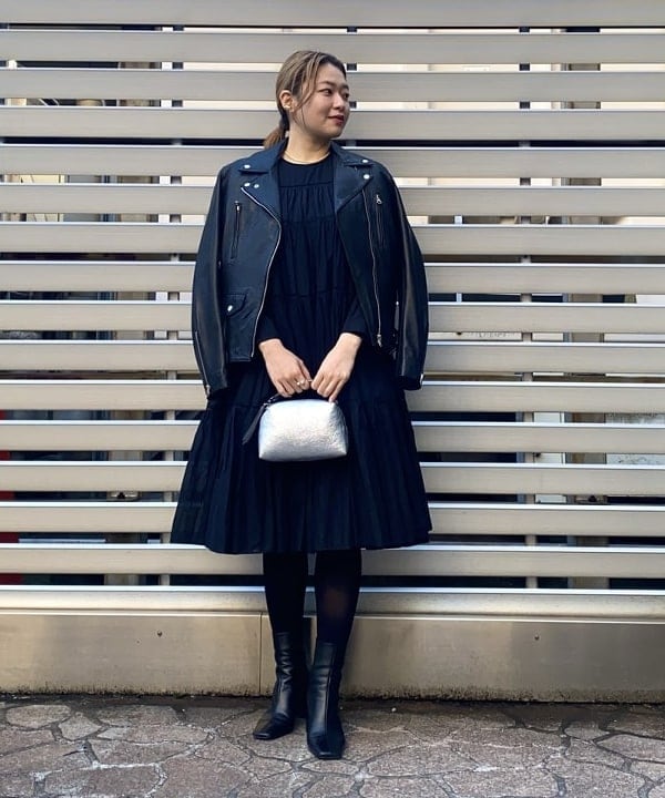 千田 静香さんの「BEAMS WOMEN｜GIANNI CHIARINI / メタリック ALIFA レザーショルダーバッグ S」を使ったコーディネート