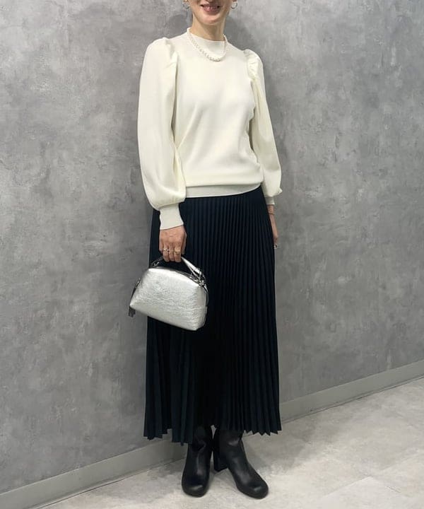 越智 里美さんの「BEAMS WOMEN｜GIANNI CHIARINI / メタリック ALIFA レザーショルダーバッグ S」を使ったコーディネート