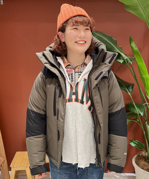 エノモト アミさんの「BEAMS WOMEN｜BEAMS PLUS / ウール ワッチキャップ」を使ったコーディネート