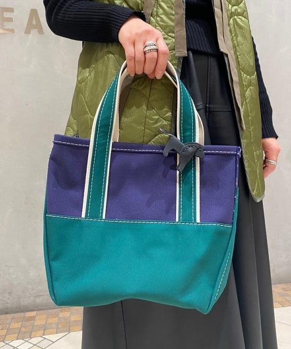 川口 恵さんの「BEAMS WOMEN｜L.L.Bean / Deep Bottom Deluxe Boat and Tote S」を使ったコーディネート