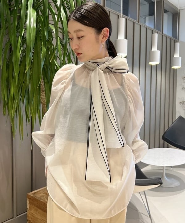 隈元 楓さんの「BEAMS WOMEN｜オーガンジー リボンブラウス」を使ったコーディネート