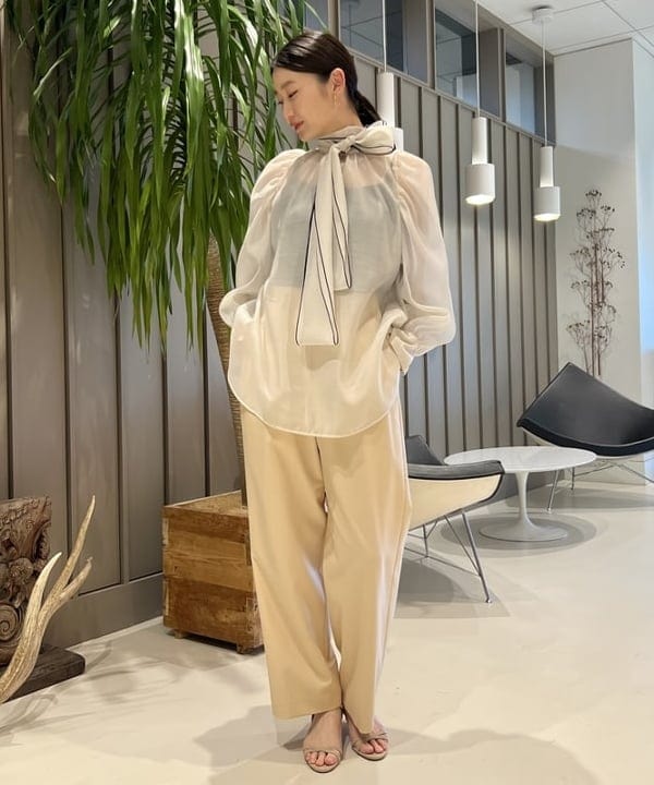 隈元 楓さんの「BEAMS WOMEN｜オーガンジー リボンブラウス」を使ったコーディネート