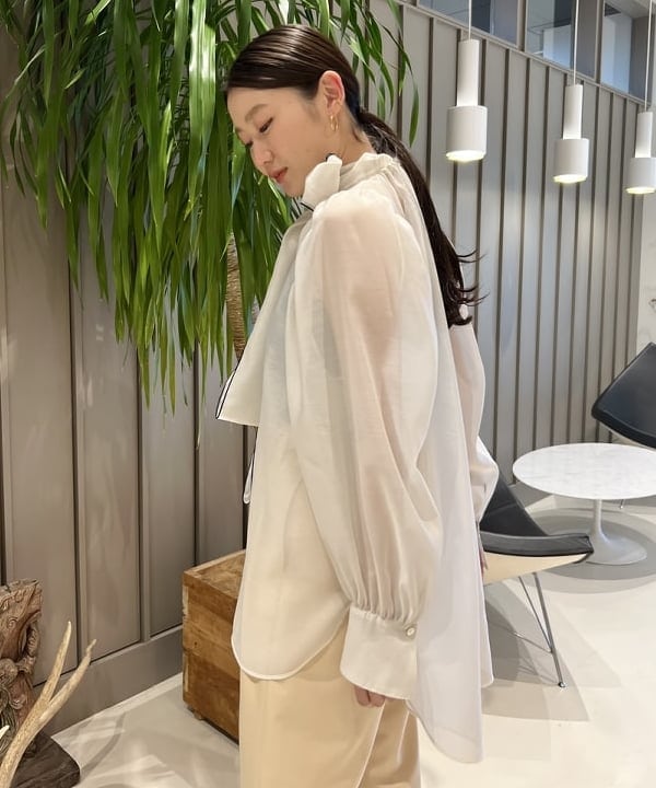 隈元 楓さんの「BEAMS WOMEN｜オーガンジー リボンブラウス」を使ったコーディネート
