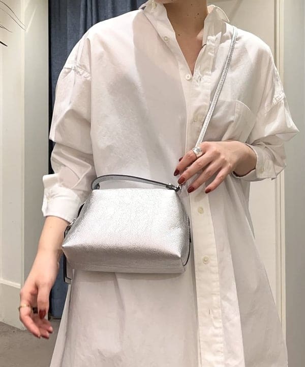shirakiさんの「BEAMS WOMEN｜GIANNI CHIARINI / メタリック ALIFA レザーショルダーバッグ S」を使ったコーディネート