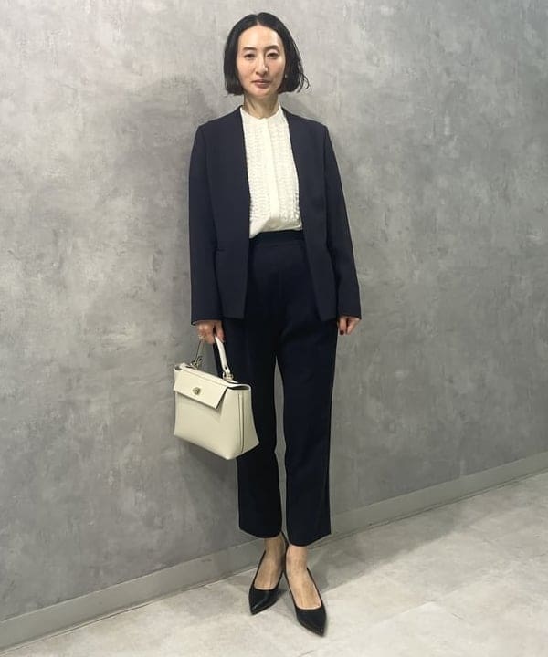 越智 里美さんの「BEAMS WOMEN｜トリアセ カラーレスジャケット＊」を使ったコーディネート