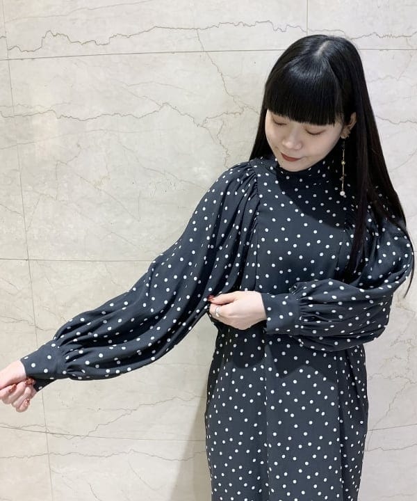 カワライさんの「BEAMS WOMEN｜GIANNI CHIARINI / メタリック ALIFA レザーショルダーバッグ S」を使ったコーディネート