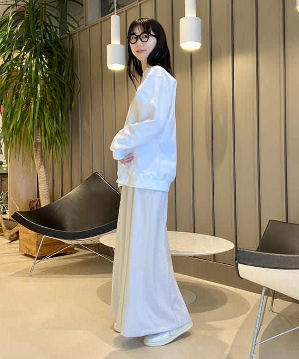 中丸　栞さんの「BEAMS WOMEN｜AUTRY / MEDALIST LOW レザースニーカー」を使ったコーディネート