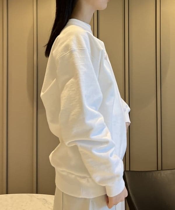 中丸　栞さんの「BEAMS WOMEN｜AUTRY / MEDALIST LOW レザースニーカー」を使ったコーディネート