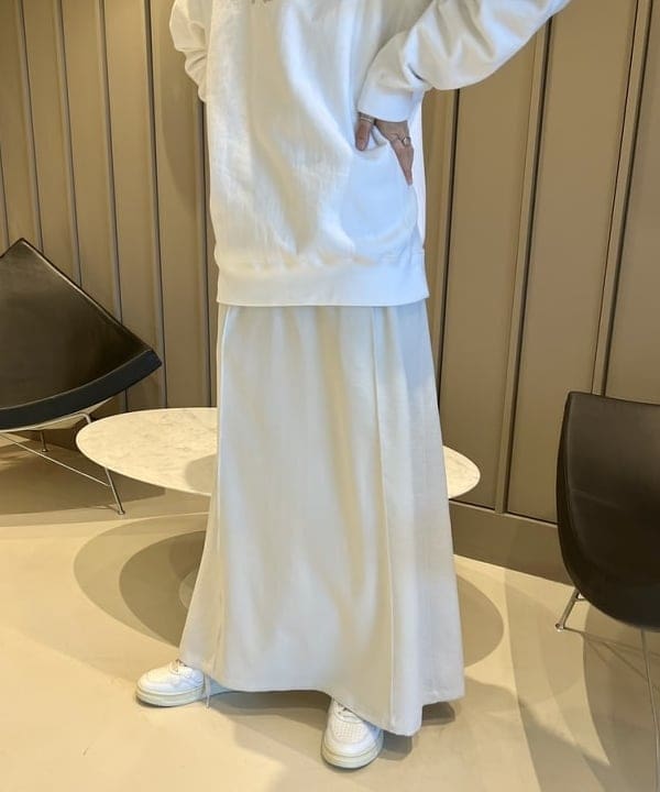 中丸　栞さんの「BEAMS WOMEN｜AUTRY / MEDALIST LOW レザースニーカー」を使ったコーディネート