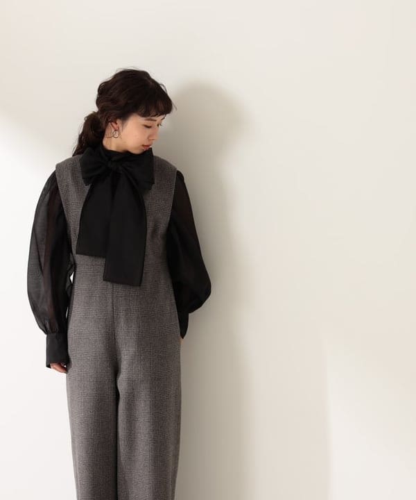 佐藤 美樹さんの「BEAMS WOMEN｜オーガンジー リボンブラウス」を使ったコーディネート