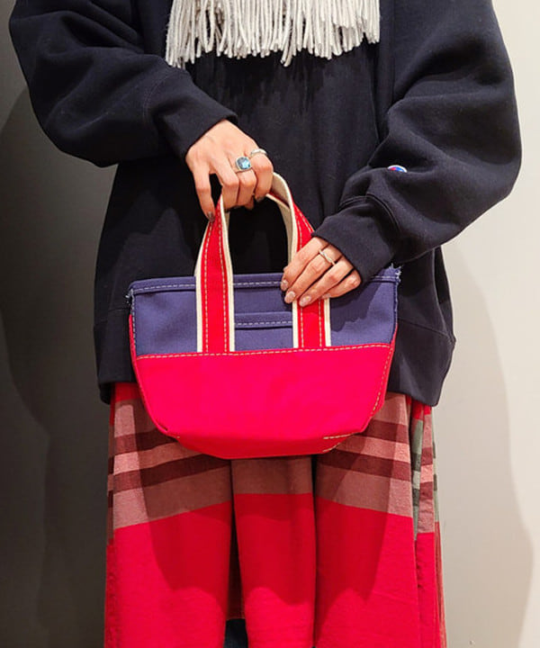 saori KATOさんの「BEAMS WOMEN｜L.L.Bean × BEAMS PLUS ＆ BEAMS BOY / Deep Bottom Deluxe Boat and Tote Mini」を使ったコーディネート