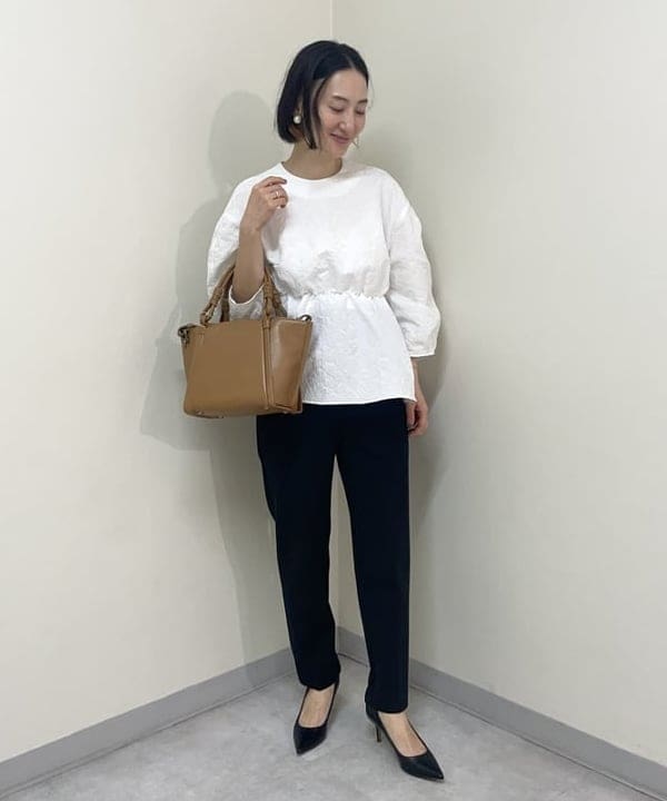 越智 里美さんの「BEAMS WOMEN｜Demi-Luxe BEAMS / パール イヤリング」を使ったコーディネート
