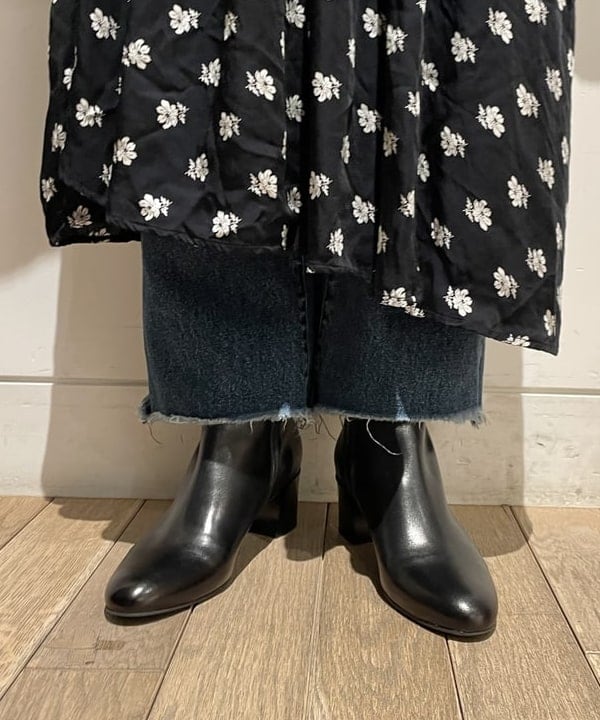 鈴木 亜美さんの「BEAMS WOMEN｜FABIO RUSCONI × Ray BEAMS / 別注 レザー ショートブーツ」を使ったコーディネート