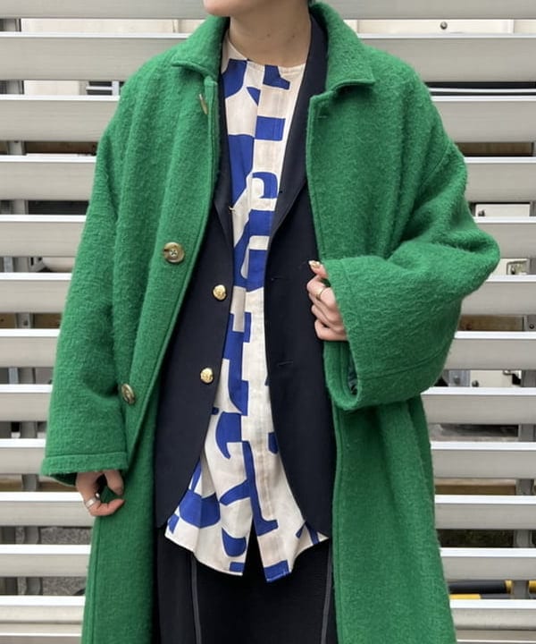 朱華さんの「BEAMS WOMEN｜BEAMS BOY / ポリエステル ウール 3ボタン ブレザー」を使ったコーディネート