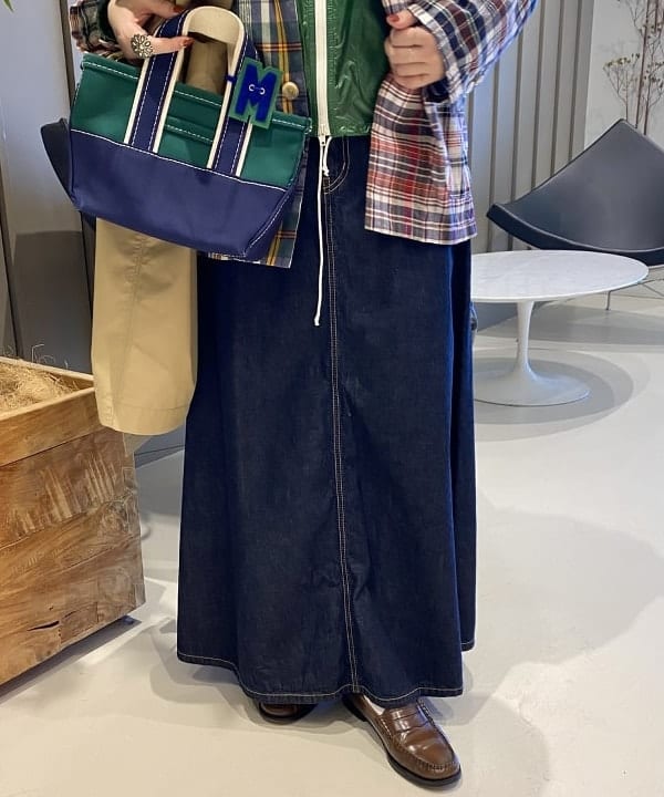 吉野 多恵さんの「BEAMS WOMEN｜L.L.Bean × BEAMS PLUS ＆ BEAMS BOY / Deep Bottom Deluxe Boat and Tote Mini」を使ったコーディネート